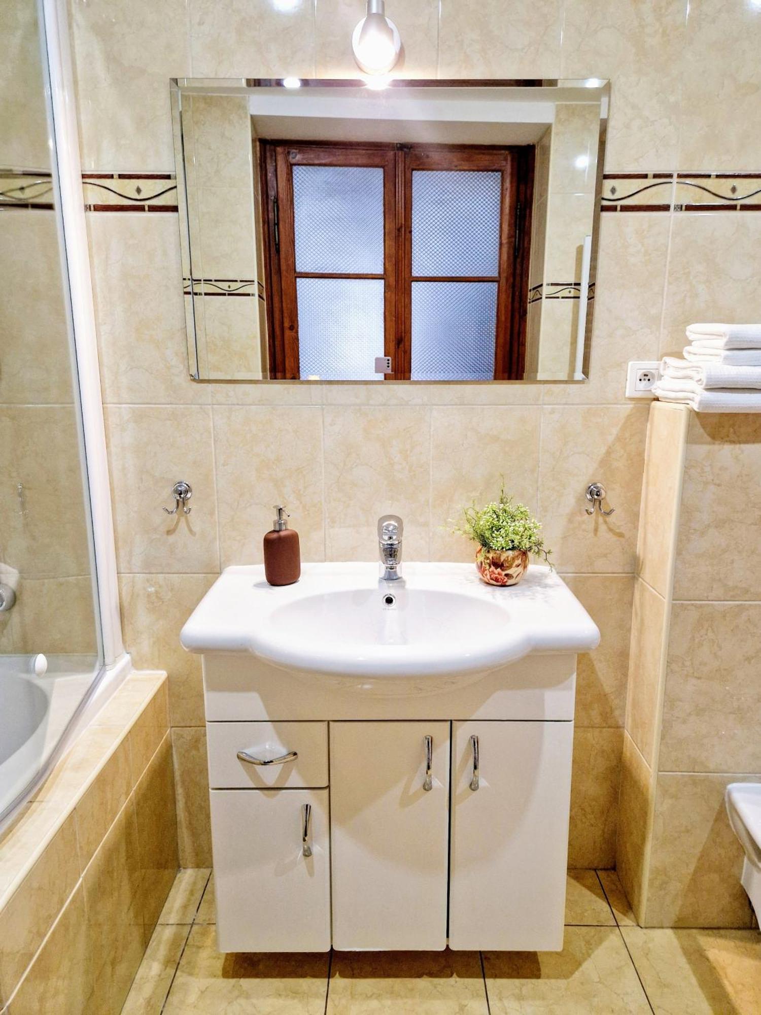 Marina Old Town Apartment Кошице Экстерьер фото